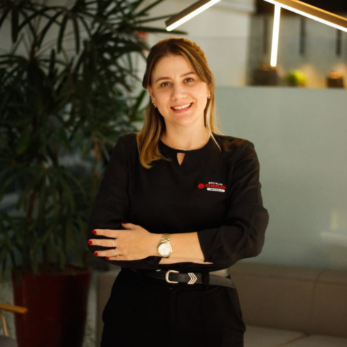 Larissa Zavarizze  Corretora de Locação