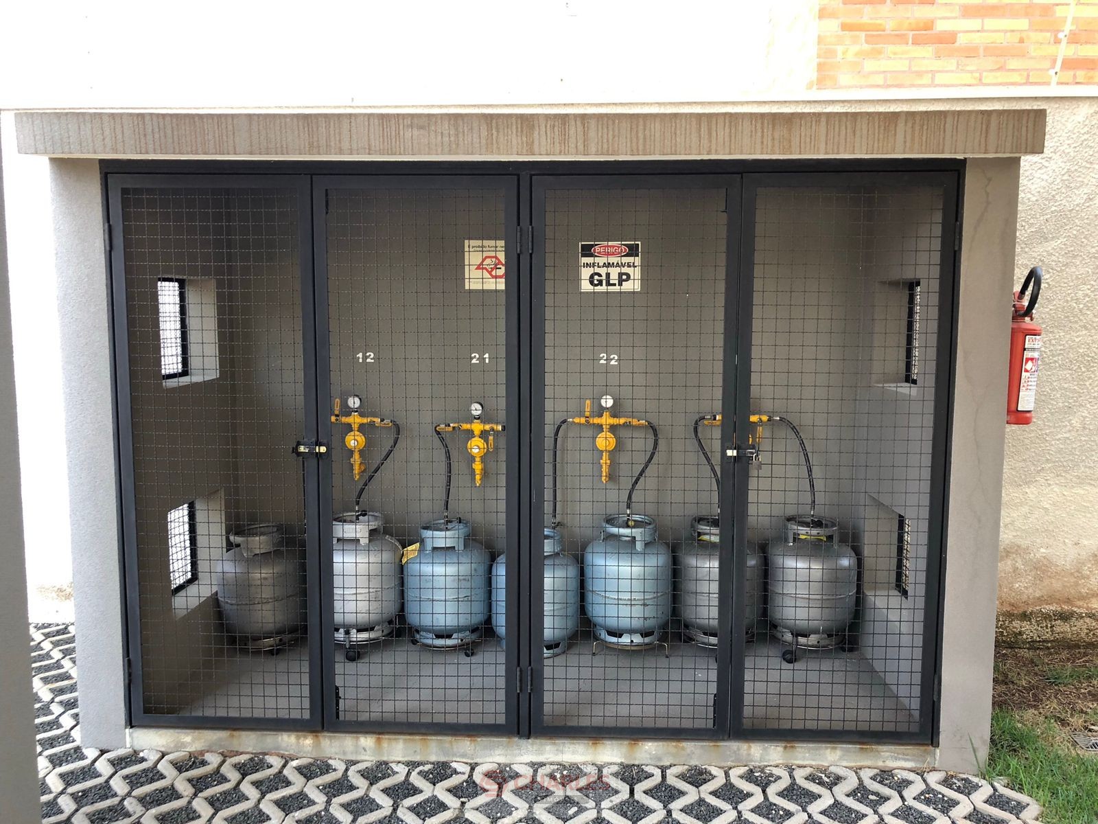 COND. RES. DONA NENÊ ROCHA MOGI-GUACU