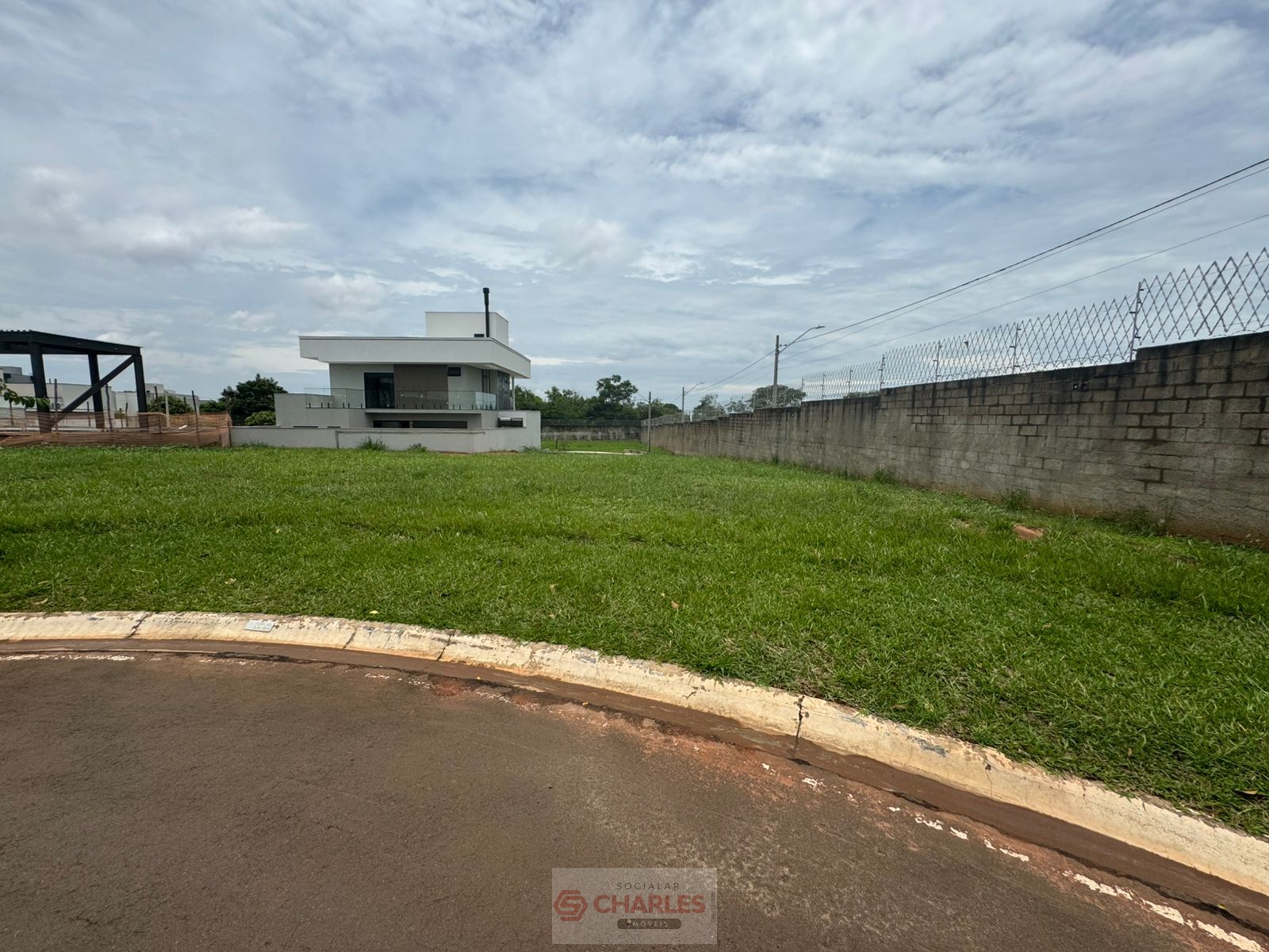 COND. MORRO VERMELHO II MOGI-MIRIM