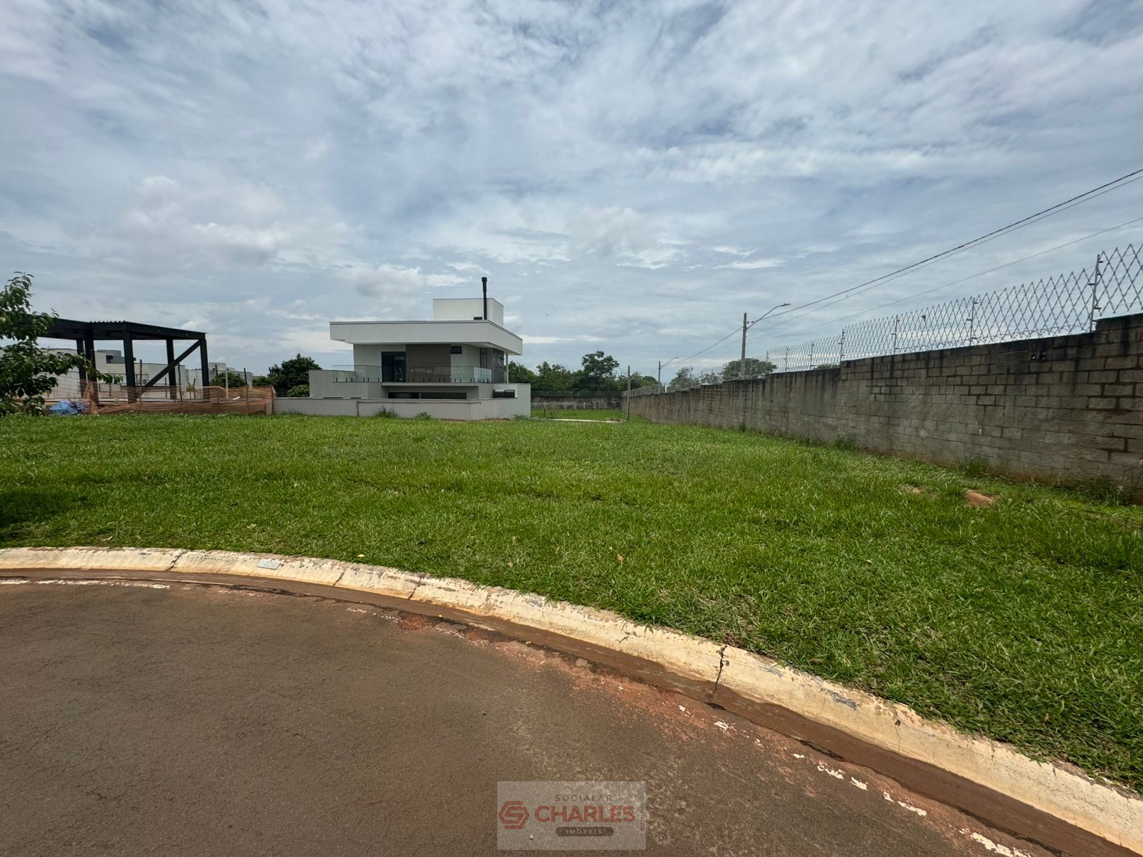 COND. MORRO VERMELHO II MOGI-MIRIM