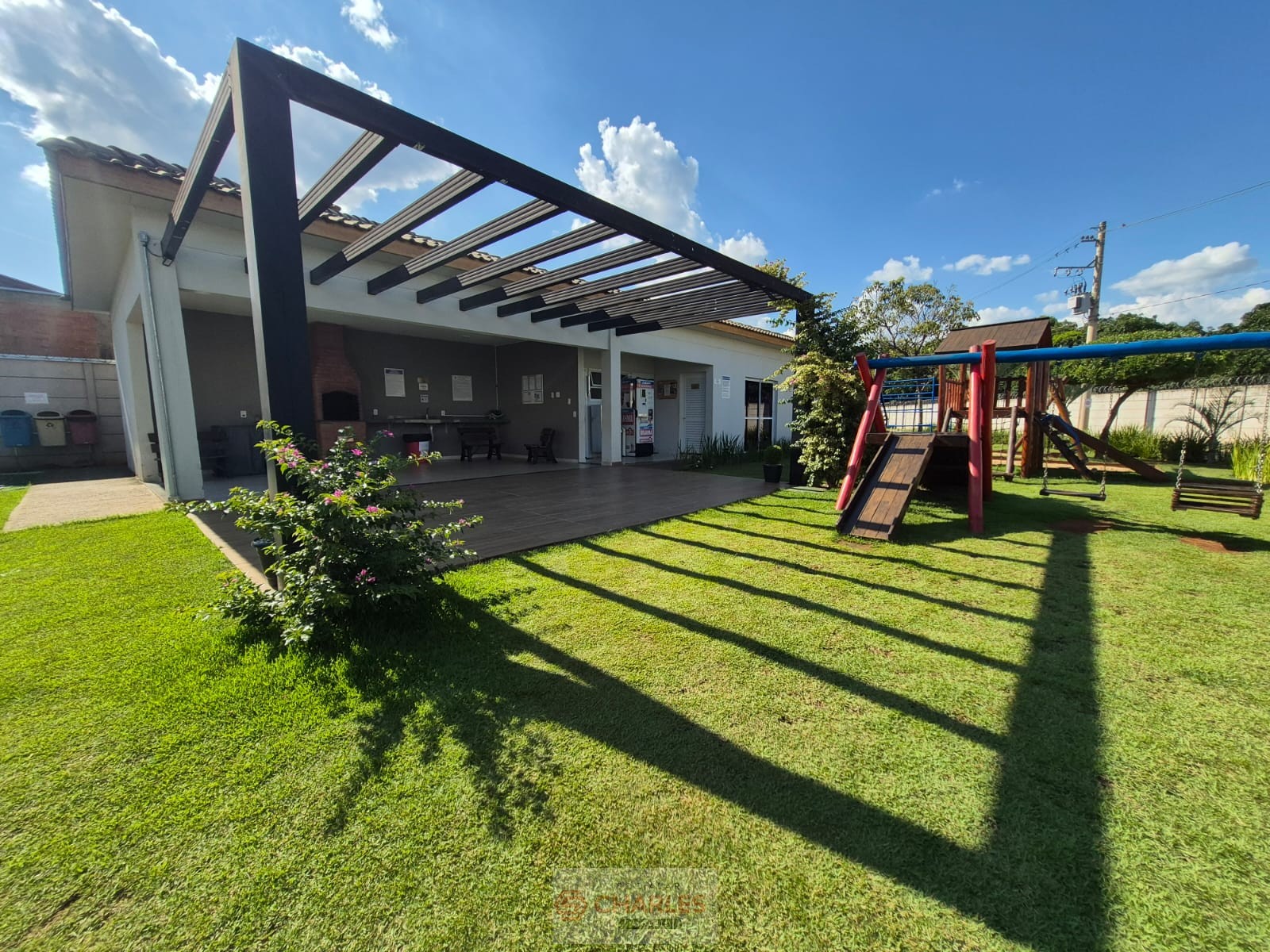 COND. RES. PARIS MOGI-GUACU